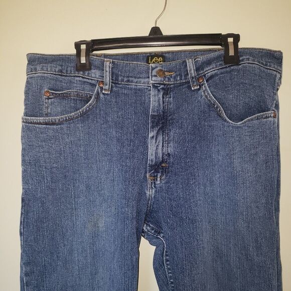 Lee Men’s 36×34 Straight Leg Superior Comfort Stretch Jeans | Regular Fit - Picture 3 of 9